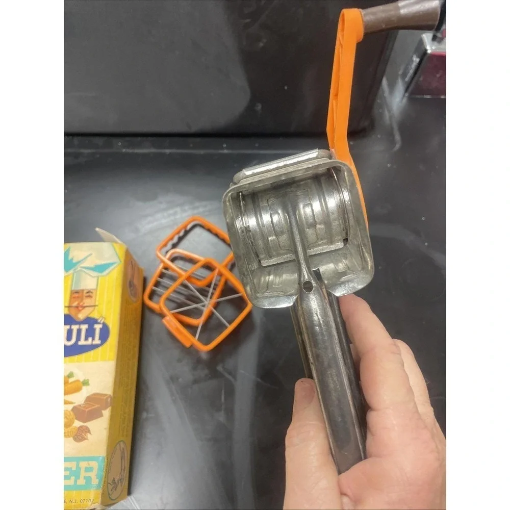 Vintage‎ Mouli Handheld Rotary Grater in Original Damaged Box #21538